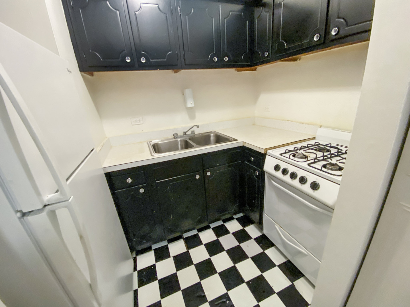 516 W Melrose Street 405