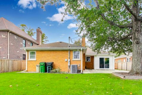 Tiny photo for 832 N Delphia Avenue, Park Ridge, IL 60068 (MLS # 12514835)