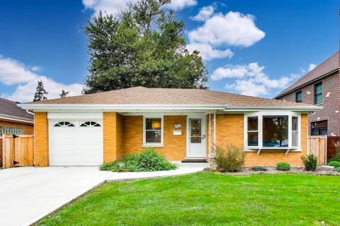 Photo of 832 N Delphia Avenue, Park Ridge, IL 60068 (MLS # 12514835)