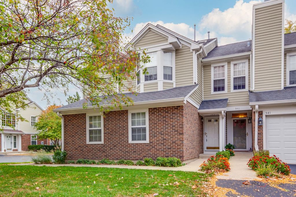 Photo for 543 Grosse Pointe Circle, Vernon Hills, IL 60061 (MLS # 12503673)