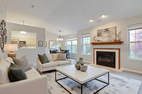 Tiny photo for 543 Grosse Pointe Circle, Vernon Hills, IL 60061 (MLS # 12503673)