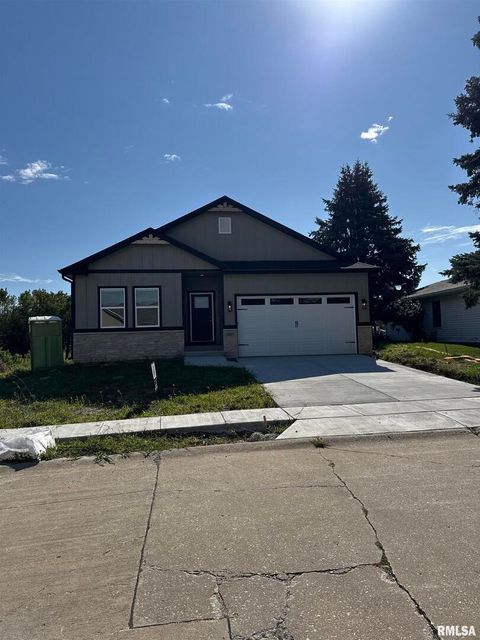 Photo of 4325 MICHIGAN Avenue, Davenport, IA 52806 (MLS # QC4260969)