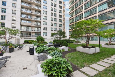 Tiny photo for 125 S Jefferson Street #3102, Chicago, IL 60661 (MLS # 12567437)