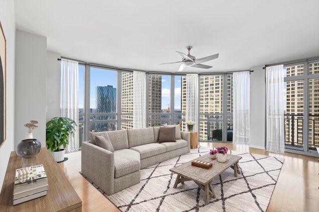 125 S Jefferson Street 3102