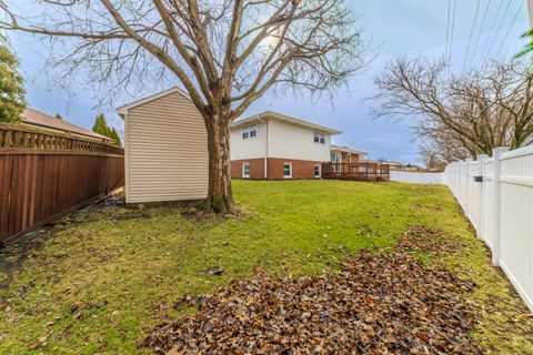Tiny photo for 16612 Meadow Court, Tinley Park, IL 60477 (MLS # 12586979)