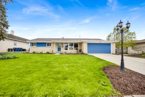 884 Arnold Court Des Plaines IL 60016