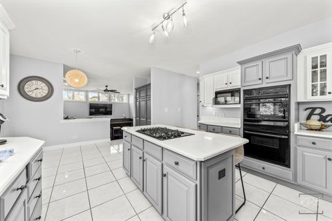 Tiny photo for 940 Burnham Court, Aurora, IL 60502 (MLS # 12515850)