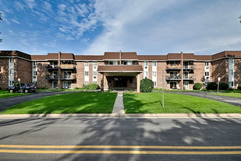 Tiny photo for 850 S Lorraine Road S #3E, Wheaton, IL 60189 (MLS # 12782878)