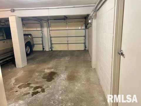 Tiny photo for 940 17TH Street #4, Moline, IL 61265 (MLS # QC4267751)