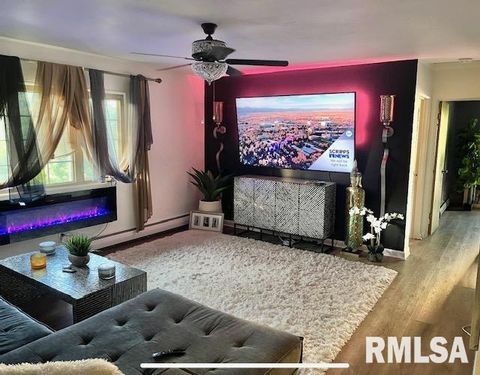 Tiny photo for 940 17TH Street #4, Moline, IL 61265 (MLS # QC4267751)