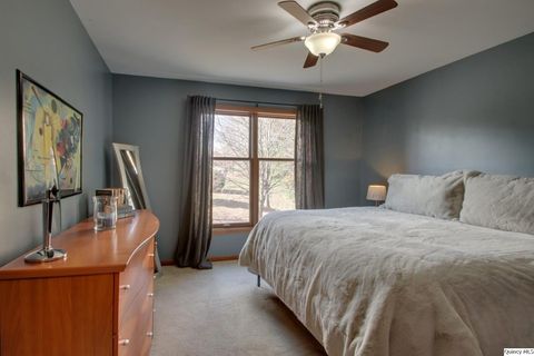 Tiny photo for 5585 Wood Crest Dr. Dr, Quincy, IL 62305 (MLS # 12517337)