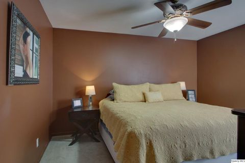 Tiny photo for 5585 Wood Crest Dr. Dr, Quincy, IL 62305 (MLS # 12517337)