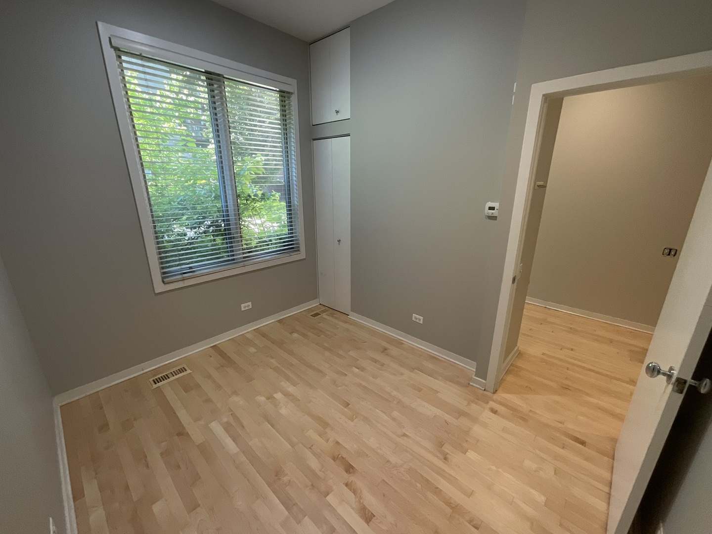 1221 W Cottage Place