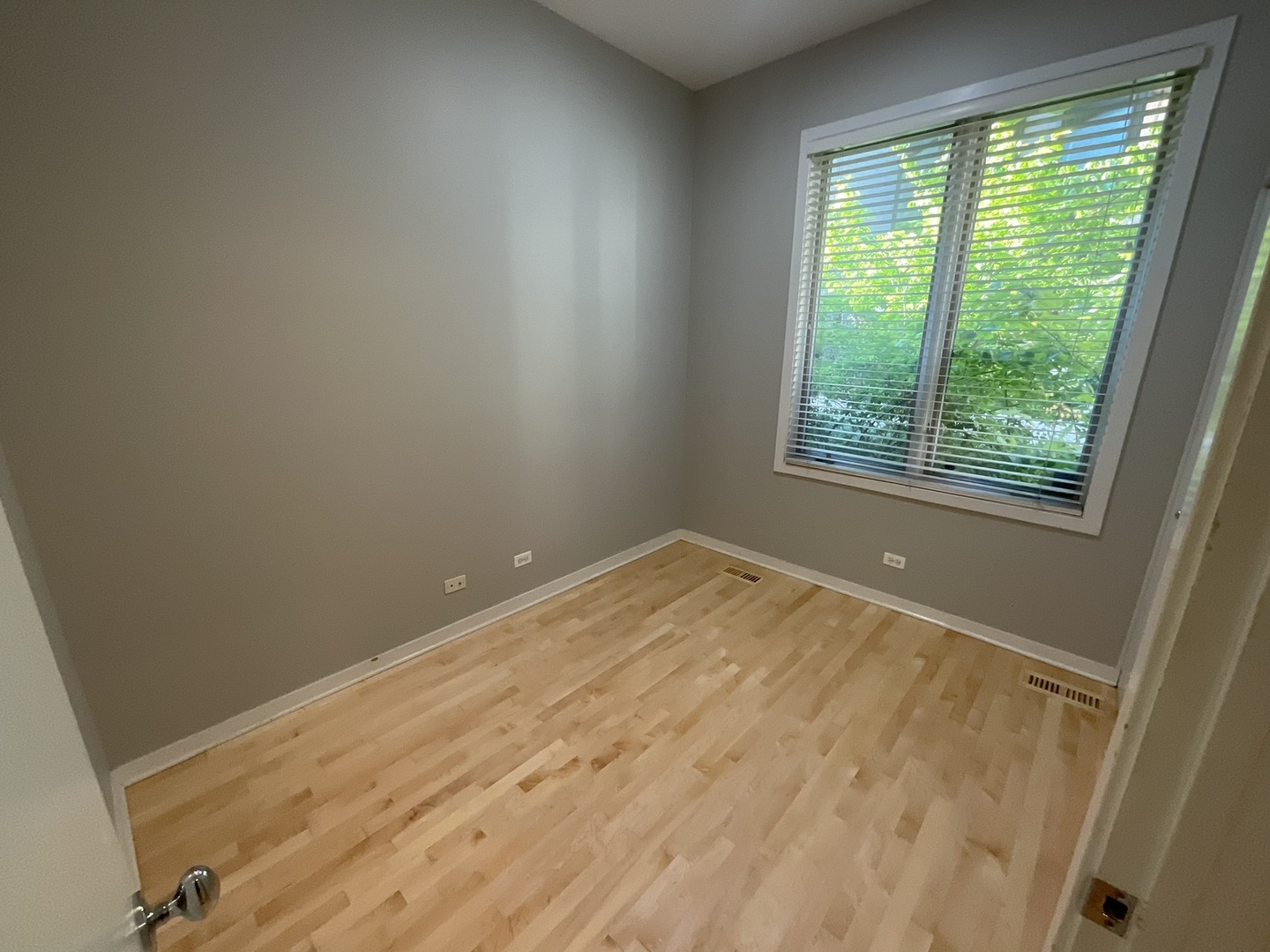 1221 W Cottage Place