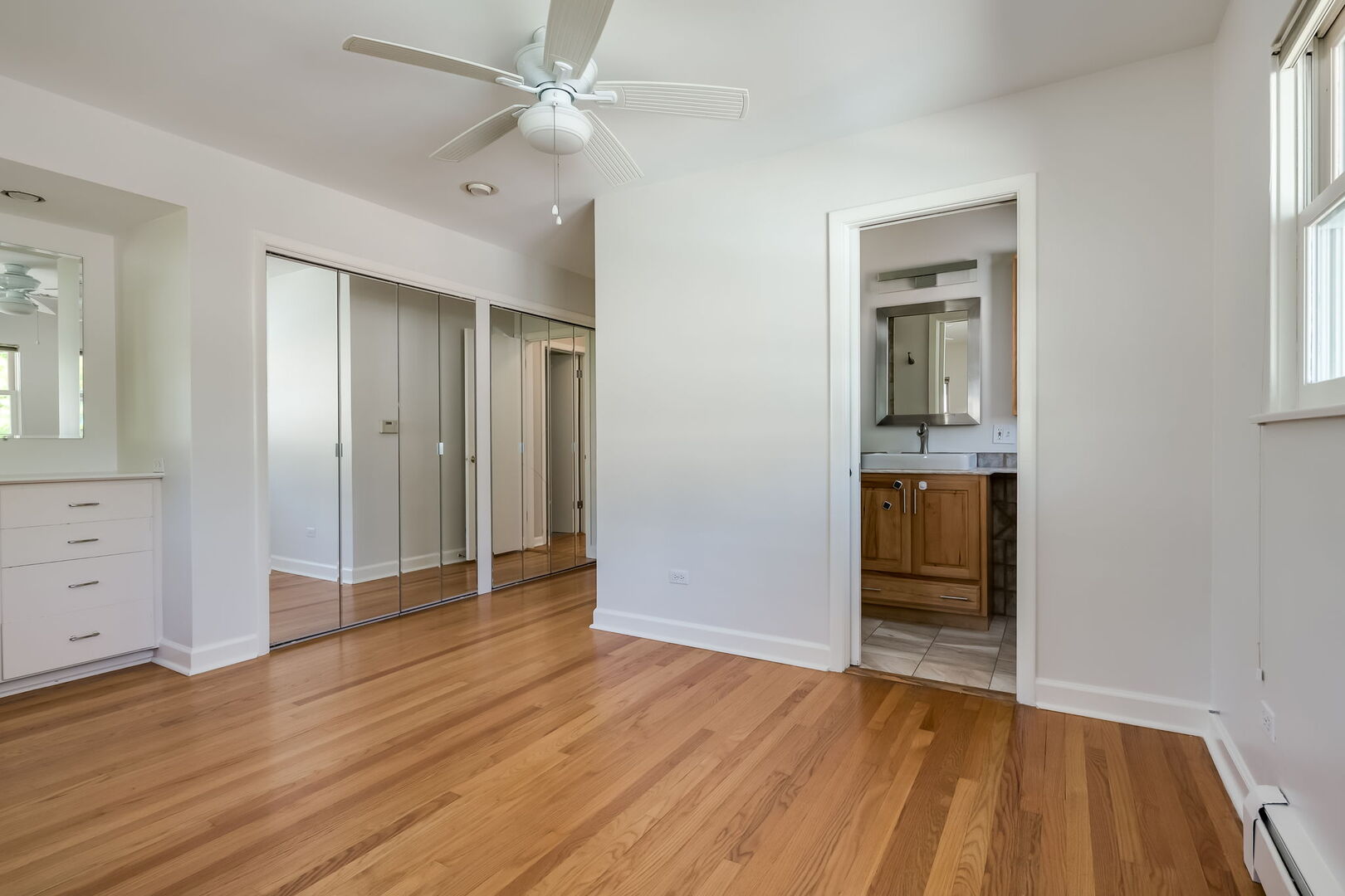 Elmhurst, Illinois 60126, United States, 5 Bedrooms Bedrooms, ,3 BathroomsBathrooms,Residential,Active,246772