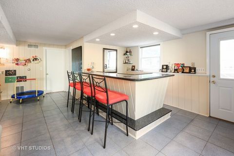 Tiny photo for 128 S Linden Avenue, Elmhurst, IL 60126 (MLS # 12521179)