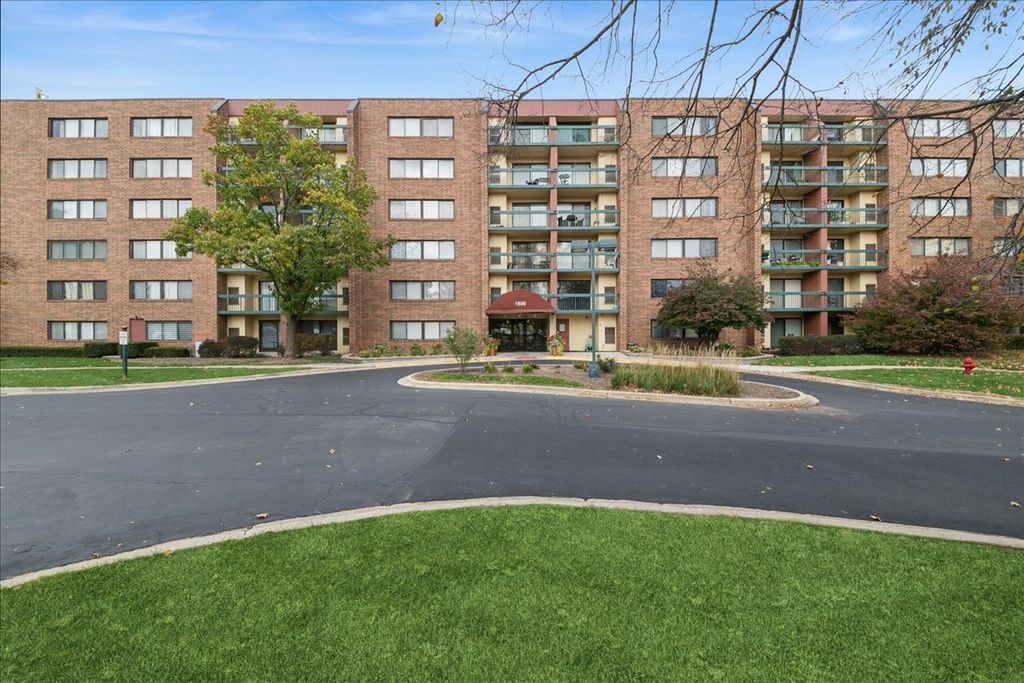 Photo for 1800 Huntington Boulevard #212, Hoffman Estates, IL 60169 (MLS # 12497409)