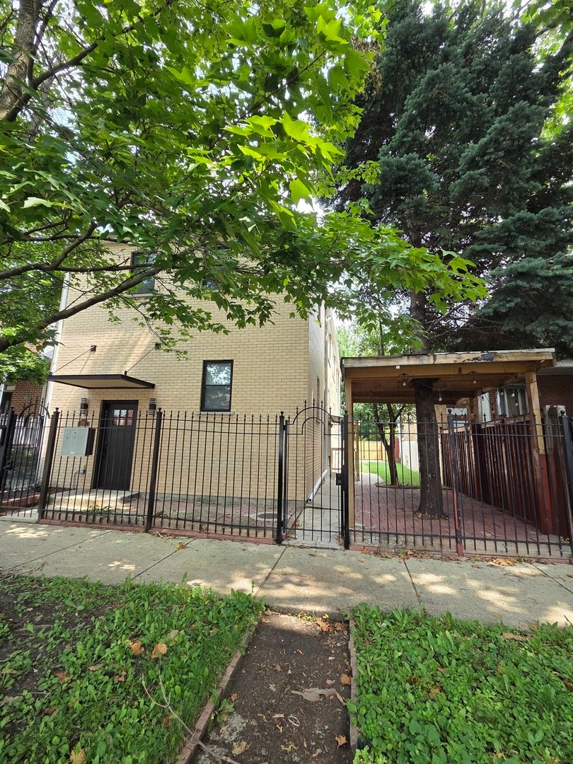 1427 N Lawndale Avenue G
