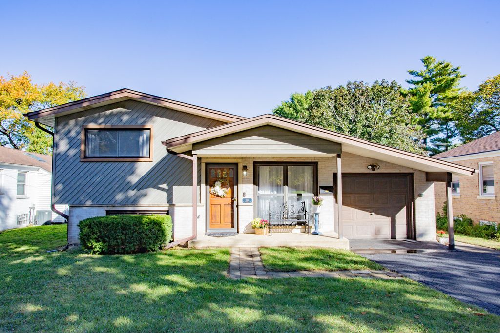 Photo for 450 E Palatine Road, Palatine, IL 60067 (MLS # 12501005)