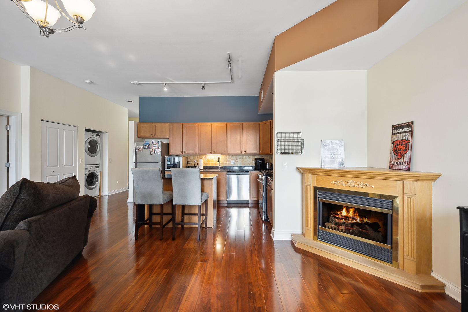 230 W DIVISION Street 504