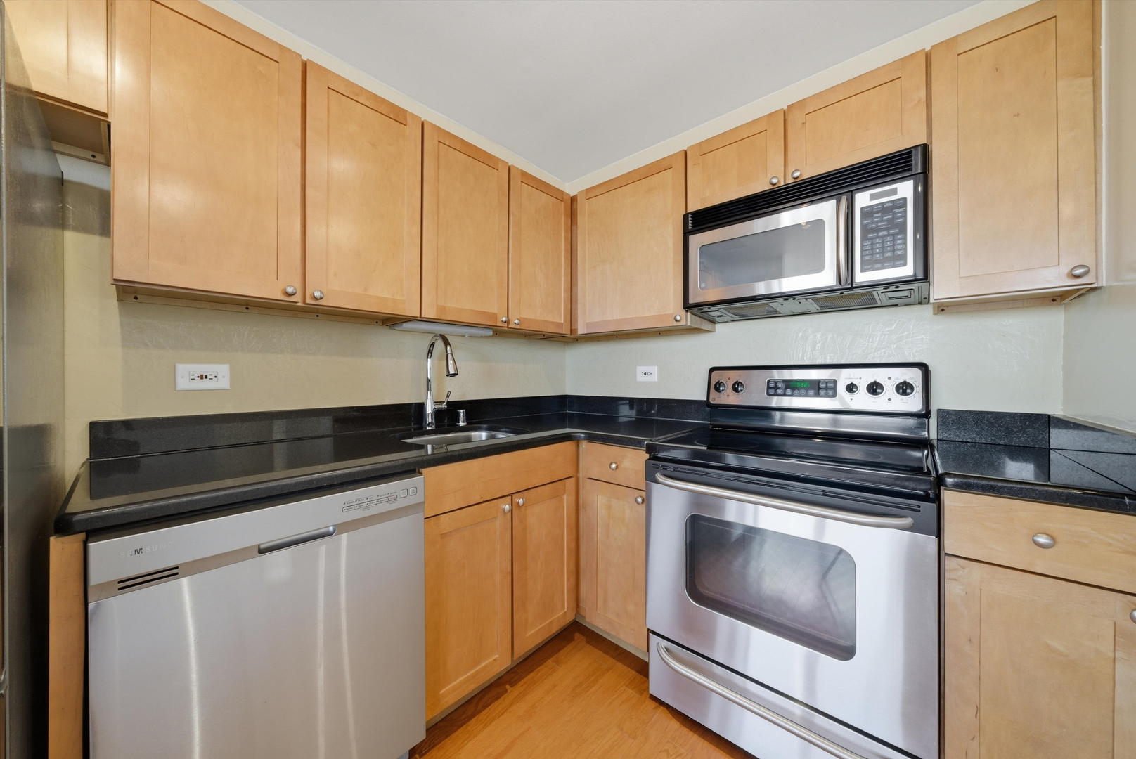 655 W Irving Park Road 4113