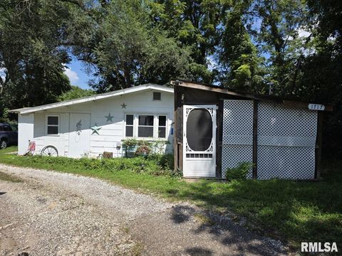 Photo of 1717 N 4TH Street, Quincy, IL 62301 (MLS # QC4266558)