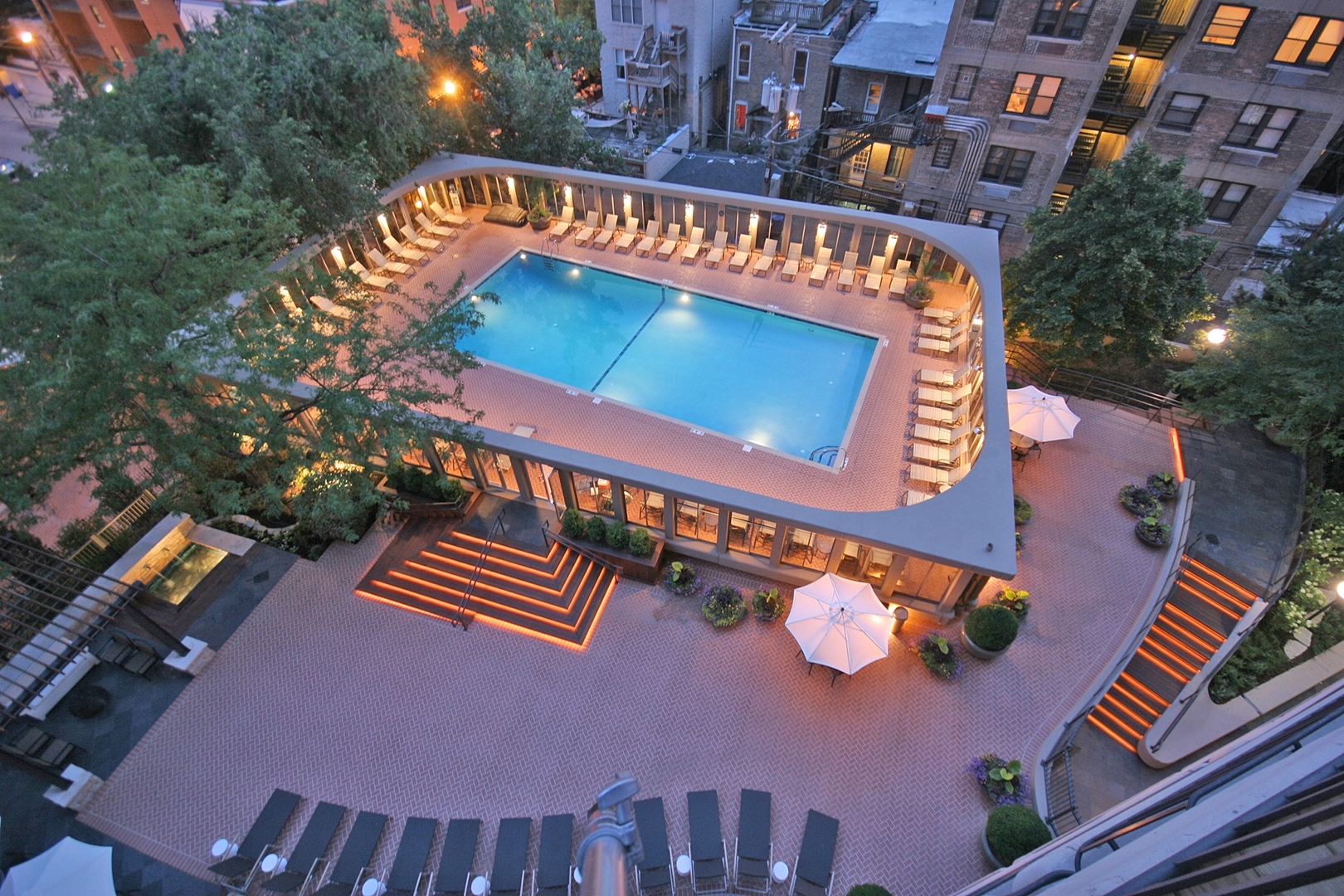 1960 N LINCOLN PARK WEST 1103-2