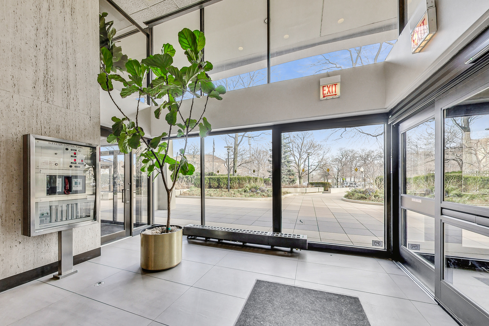 1960 N LINCOLN PARK WEST 1103-2