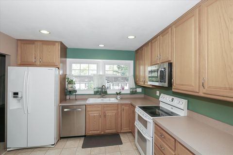 Tiny photo for 760 CHECKER Drive, Buffalo Grove, IL 60089 (MLS # 12501204)