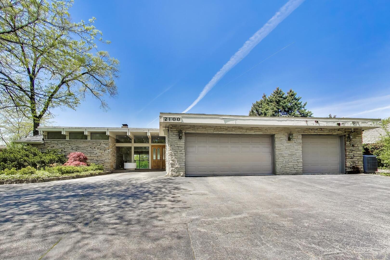 2100 Valley Lo Lane