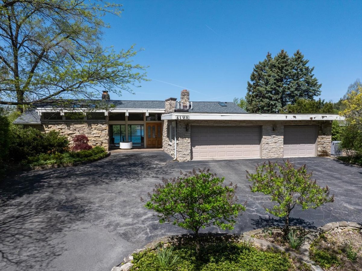 2100 Valley Lo Lane