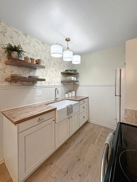 Tiny photo for 124 N Whistler C4 Avenue #C4, Freeport, IL 61032 (MLS # 12529593)