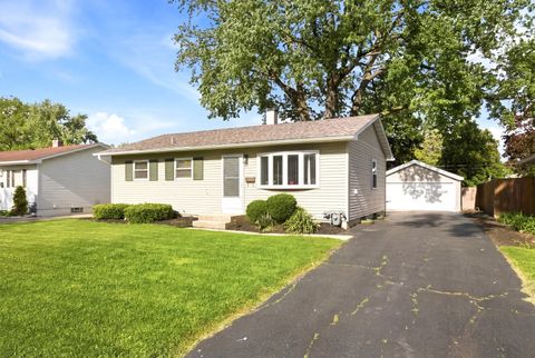 Photo of 804 Pearson Drive, Joliet, IL 60435 (MLS # 12643164)