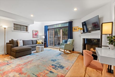 Tiny photo for 3511 N WILTON Avenue #1, Chicago, IL 60657 (MLS # 12630779)
