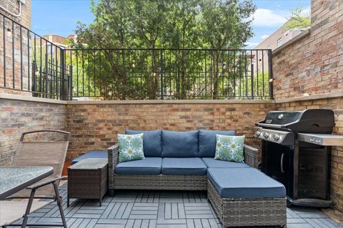 Tiny photo for 3511 N WILTON Avenue #1, Chicago, IL 60657 (MLS # 12630779)