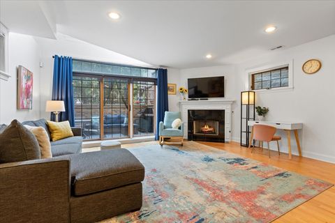 Tiny photo for 3511 N WILTON Avenue #1, Chicago, IL 60657 (MLS # 12630779)
