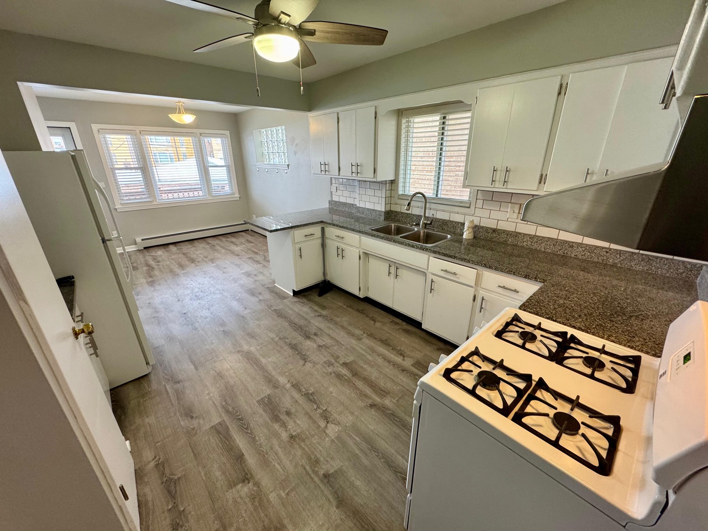 6038 W Peterson Avenue 1