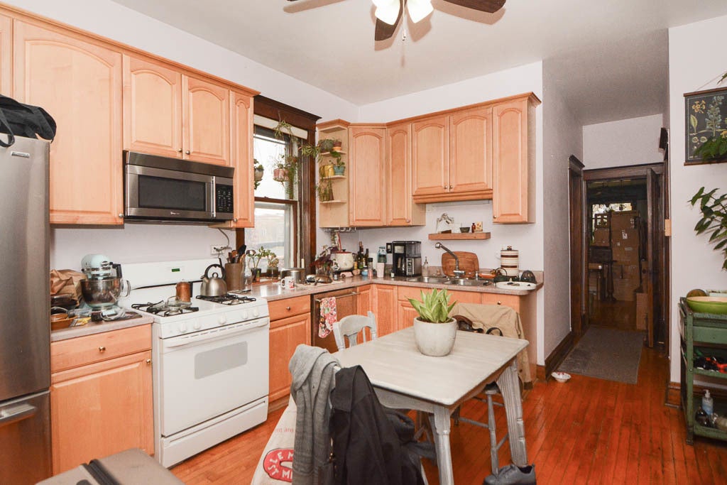 2627 W Walton Street 3