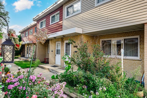 Photo of 9123 Lamon Avenue N #D, Skokie, IL 60077 (MLS # 12743203)