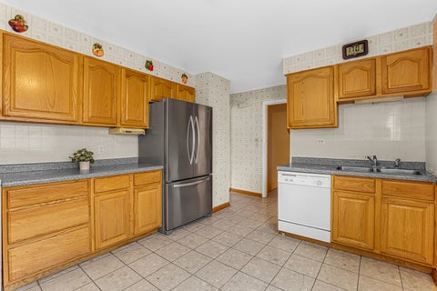 Tiny photo for 9123 Lamon Avenue N #D, Skokie, IL 60077 (MLS # 12743203)