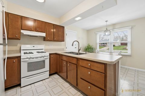 Tiny photo for 1013 Hampton Court, McHenry, IL 60050 (MLS # 12589972)