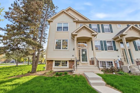 Photo of 18615 W Sterling Court W #18615, Grayslake, IL 60030 (MLS # 12629424)