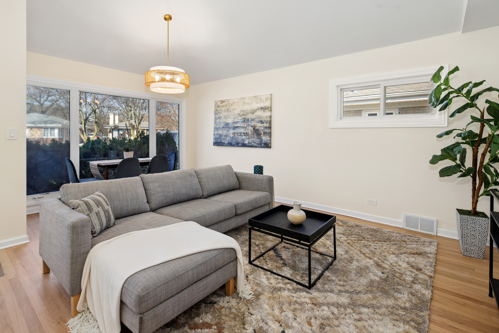 6221 N La Crosse Avenue