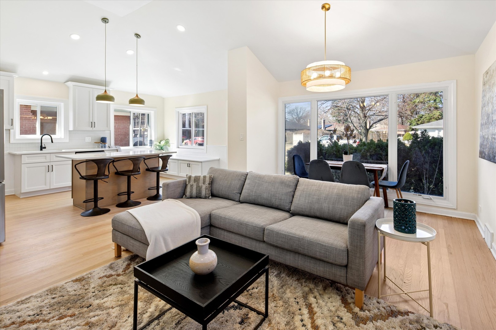 6221 N La Crosse Avenue