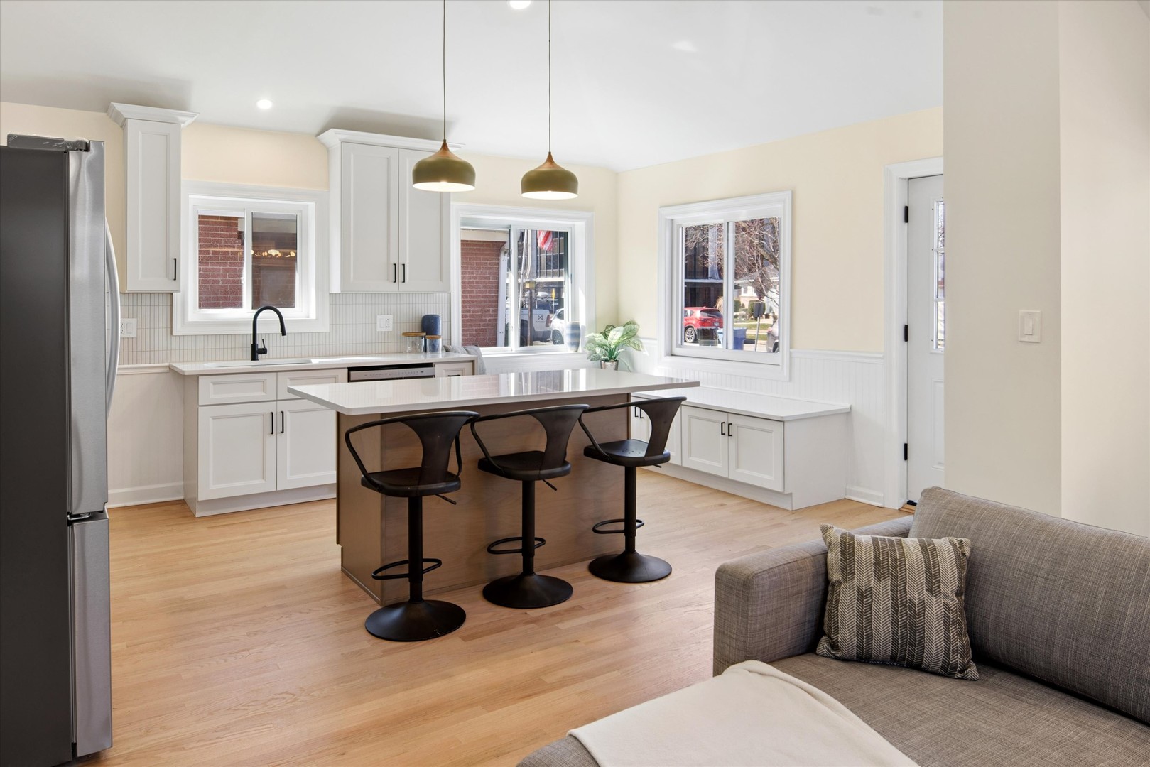 6221 N La Crosse Avenue