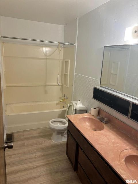 Tiny photo for 518 E Kerr Street, Centralia, IL 62801 (MLS # EB459494)