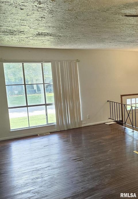 Tiny photo for 518 E Kerr Street, Centralia, IL 62801 (MLS # EB459494)