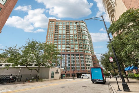 Photo of 600 N KINGSBURY Street #101, Chicago, IL 60654 (MLS # 12754768)