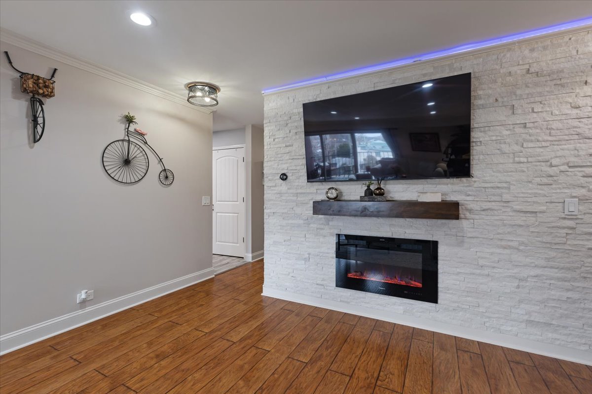 4838 Howard Street 405