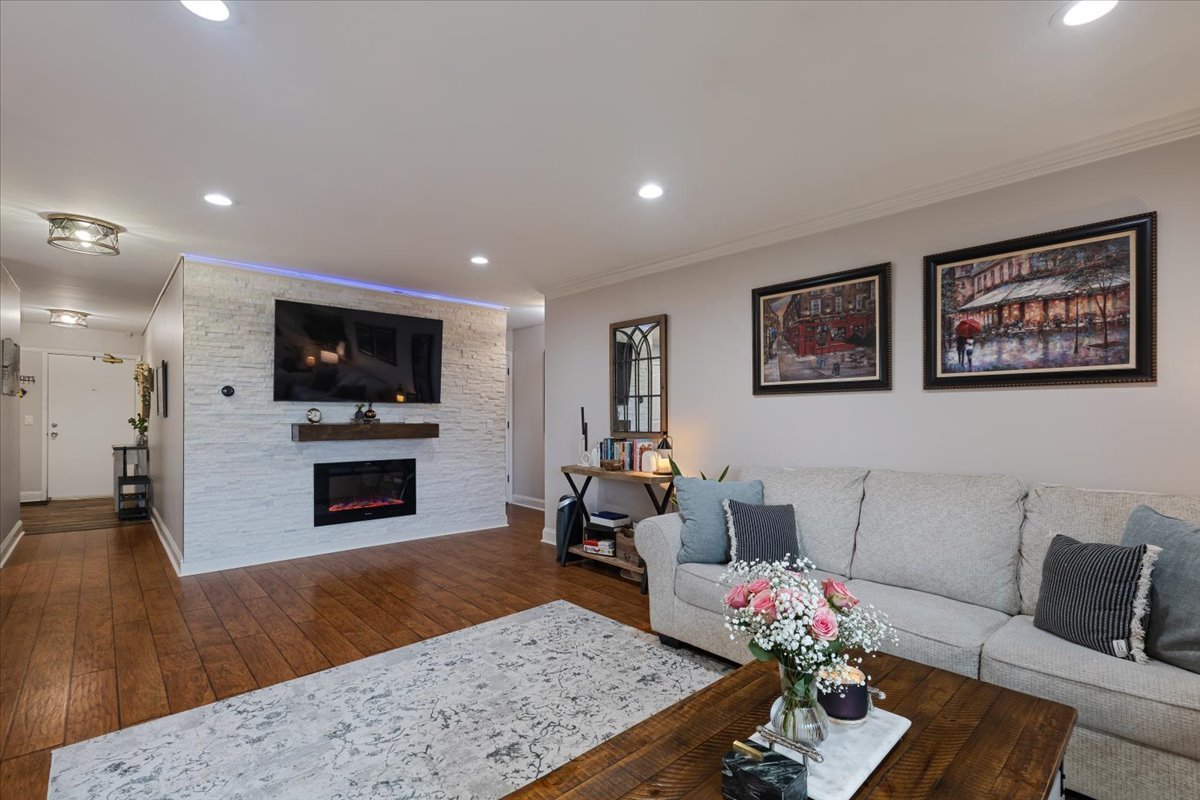 4838 Howard Street 405